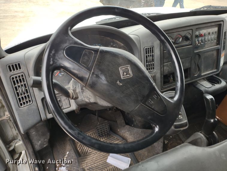 image for item JK9132 2006 International 4200  refuse truck