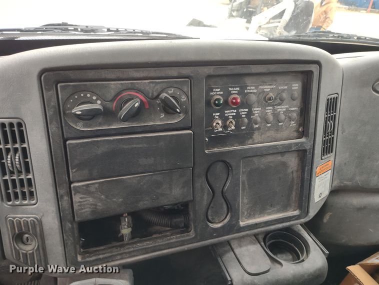 image for item JK9132 2006 International 4200  refuse truck