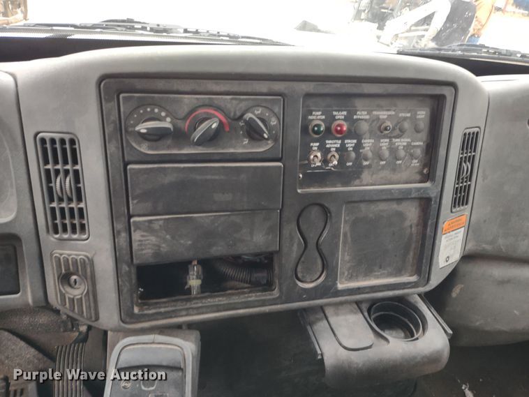 image for item JK9132 2006 International 4200  refuse truck