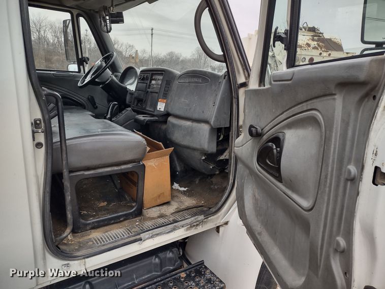 image for item JK9132 2006 International 4200  refuse truck