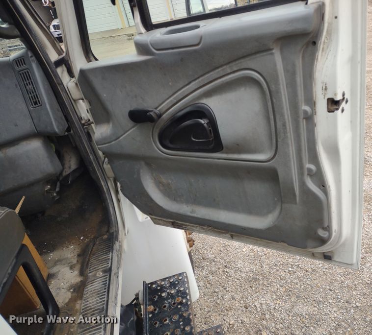 image for item JK9132 2006 International 4200  refuse truck