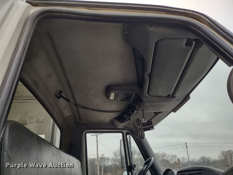 image for item JK9132 2006 International 4200  refuse truck