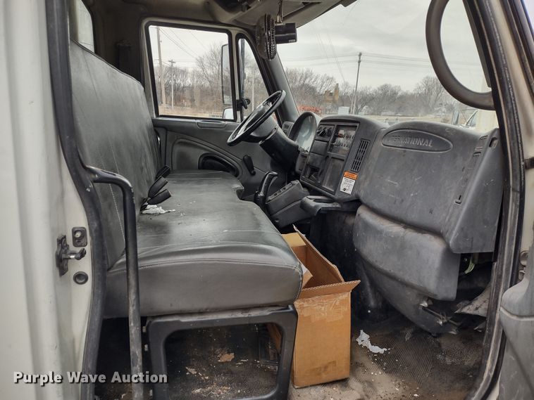 image for item JK9132 2006 International 4200  refuse truck