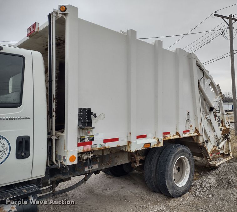 image for item JK9132 2006 International 4200  refuse truck