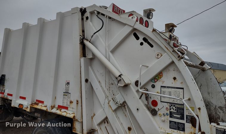 image for item JK9132 2006 International 4200  refuse truck