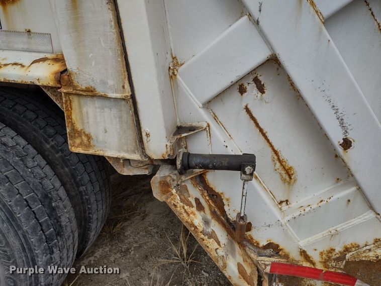 image for item JK9132 2006 International 4200  refuse truck