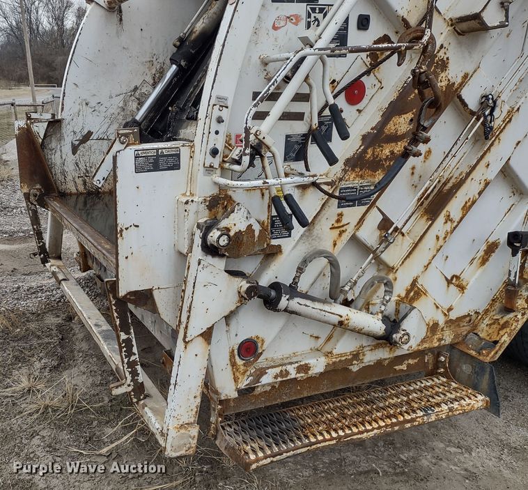 image for item JK9132 2006 International 4200  refuse truck