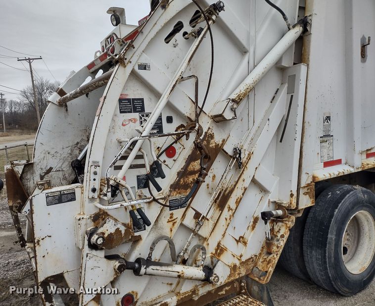 image for item JK9132 2006 International 4200  refuse truck