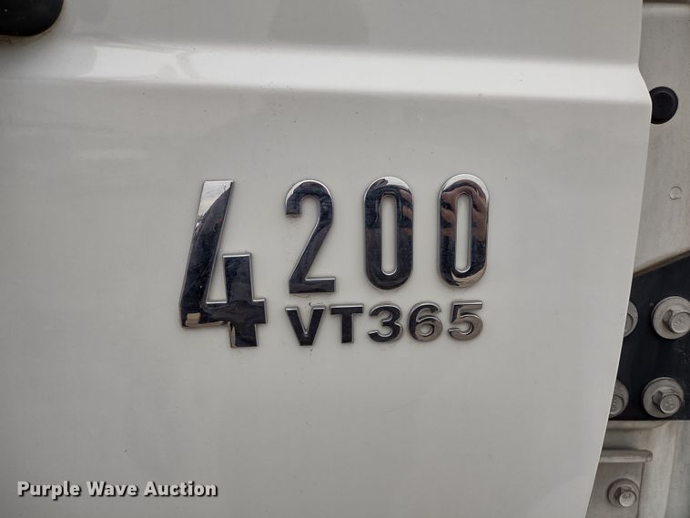 image for item JK9132 2006 International 4200  refuse truck