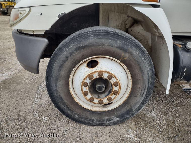 image for item JK9132 2006 International 4200  refuse truck