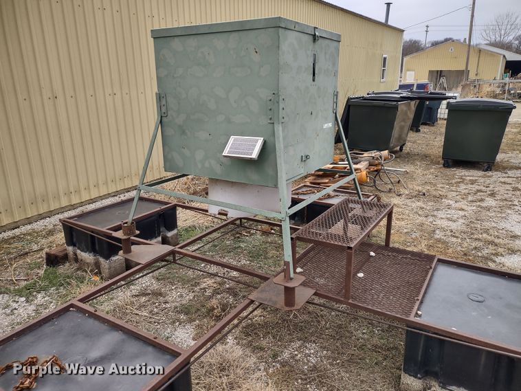 image for item JK9134 (3) fish feeders