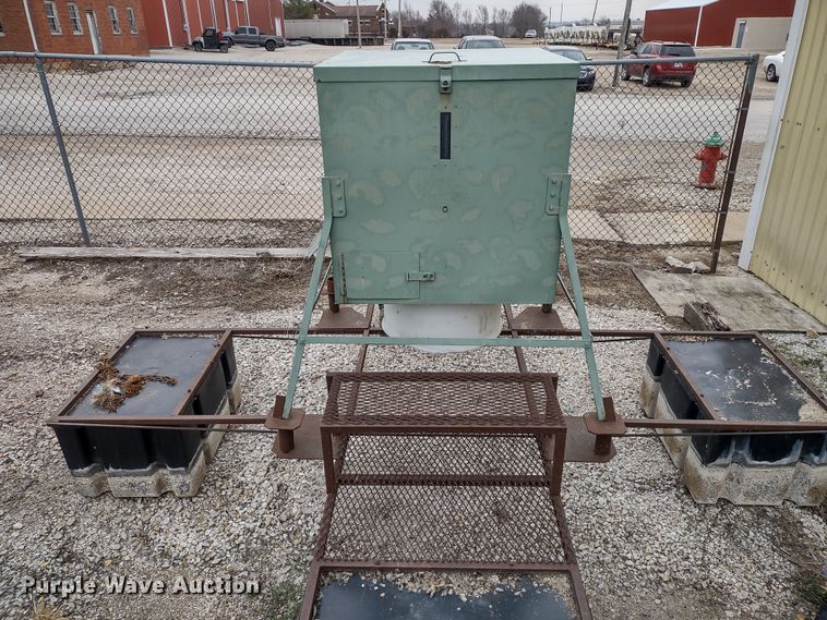 image for item JK9134 (3) fish feeders