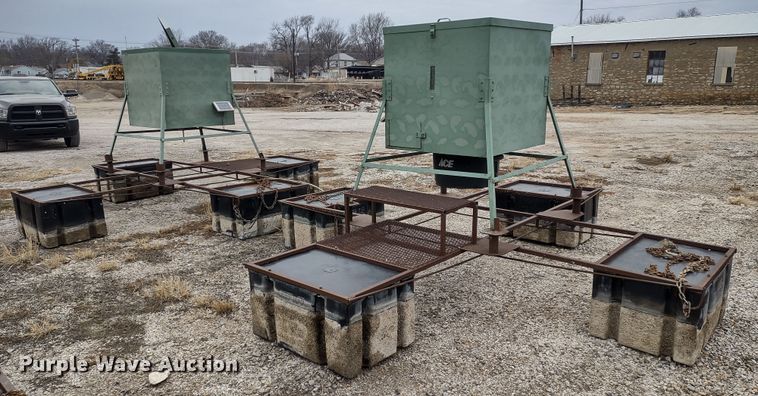 image for item JK9135 (2) fish feeders