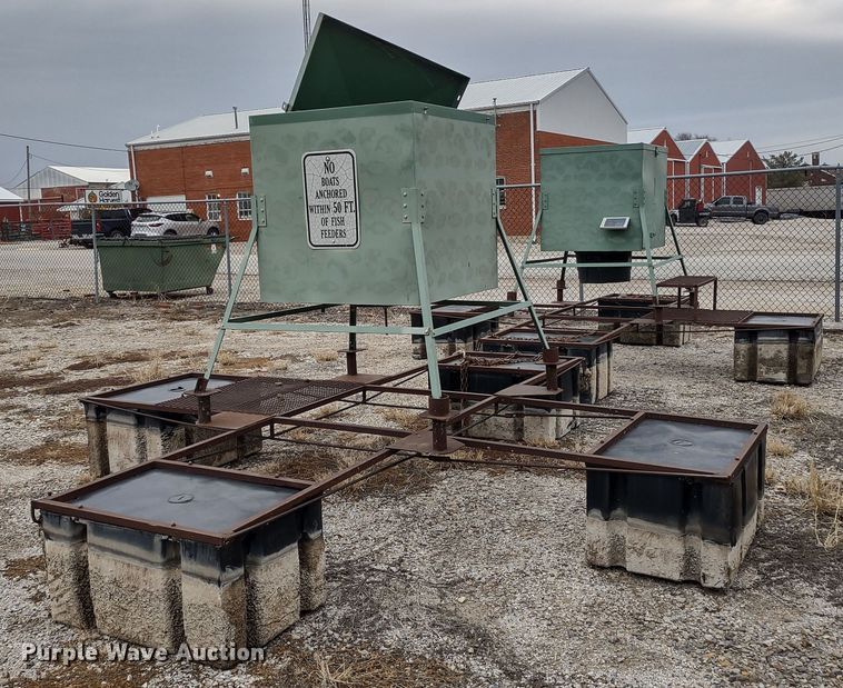 image for item JK9135 (2) fish feeders