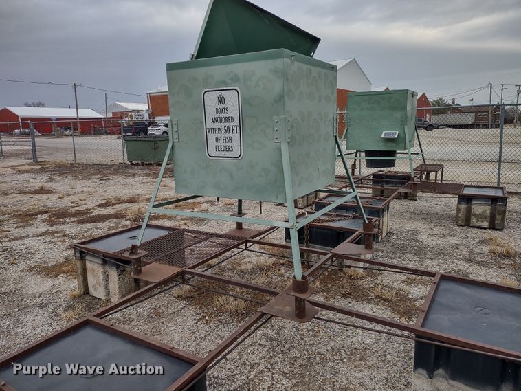 image for item JK9135 (2) fish feeders