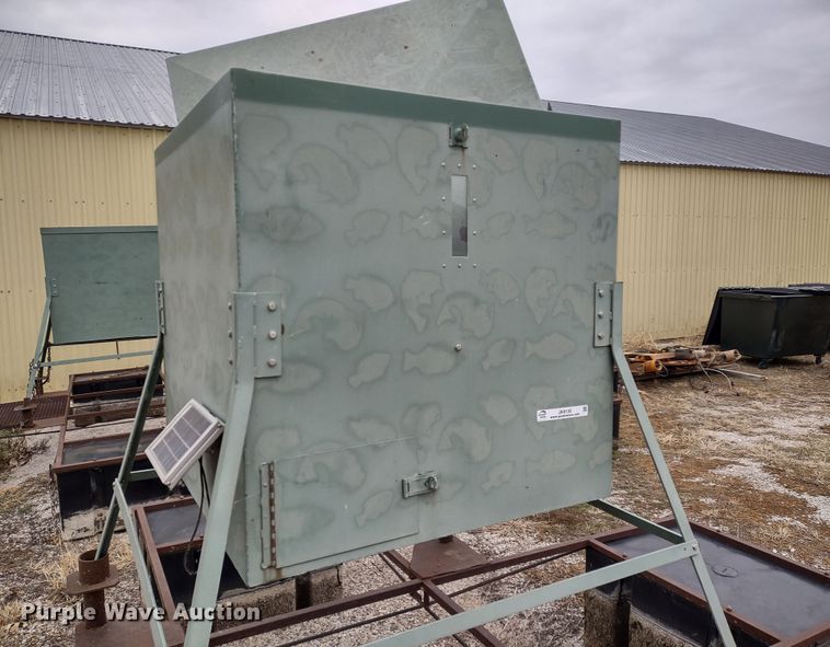 image for item JK9135 (2) fish feeders