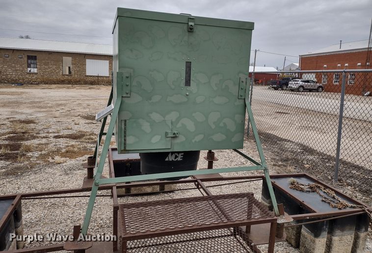 image for item JK9135 (2) fish feeders