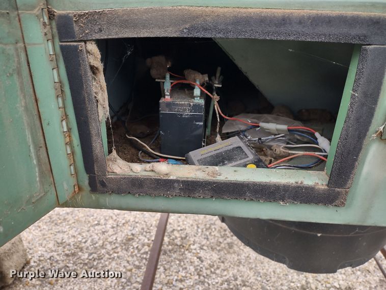 image for item JK9135 (2) fish feeders