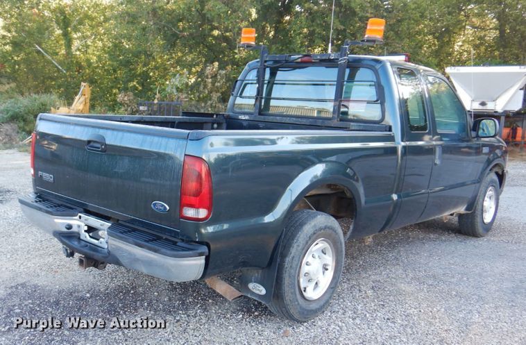 image for item KF9498 2004 Ford F250 Super Duty XL  SuperCab pickup truck