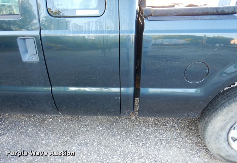 image for item KF9498 2004 Ford F250 Super Duty XL  SuperCab pickup truck