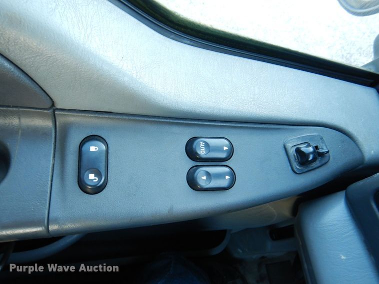 image for item KF9498 2004 Ford F250 Super Duty XL  SuperCab pickup truck