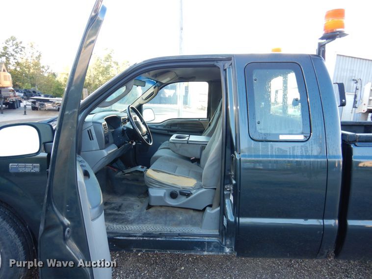 image for item KF9498 2004 Ford F250 Super Duty XL  SuperCab pickup truck