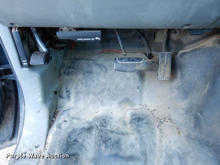 image for item KF9498 2004 Ford F250 Super Duty XL  SuperCab pickup truck