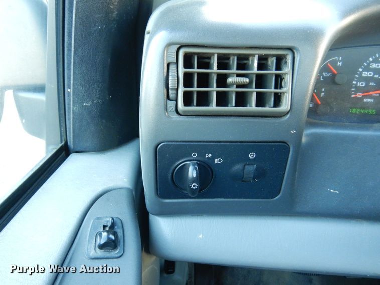 image for item KF9498 2004 Ford F250 Super Duty XL  SuperCab pickup truck