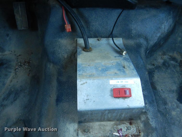 image for item KF9498 2004 Ford F250 Super Duty XL  SuperCab pickup truck