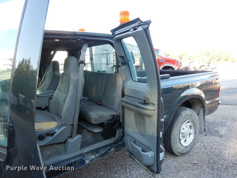 image for item KF9498 2004 Ford F250 Super Duty XL  SuperCab pickup truck