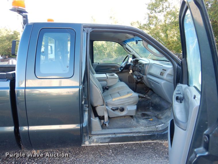 image for item KF9498 2004 Ford F250 Super Duty XL  SuperCab pickup truck