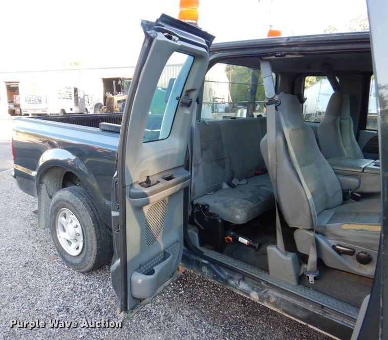 image for item KF9498 2004 Ford F250 Super Duty XL  SuperCab pickup truck