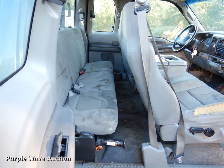 image for item KF9498 2004 Ford F250 Super Duty XL  SuperCab pickup truck