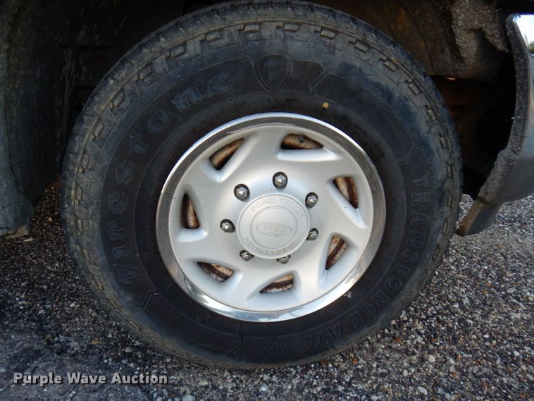 image for item KF9498 2004 Ford F250 Super Duty XL  SuperCab pickup truck