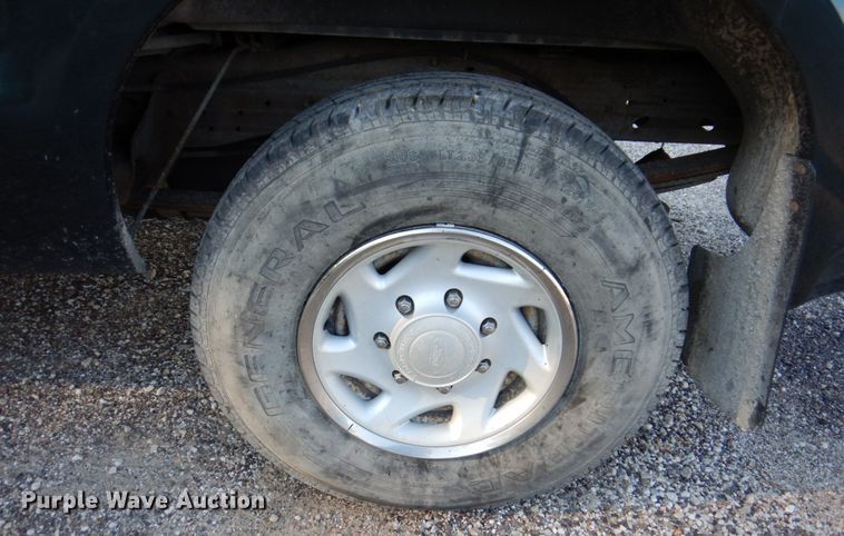 image for item KF9498 2004 Ford F250 Super Duty XL  SuperCab pickup truck