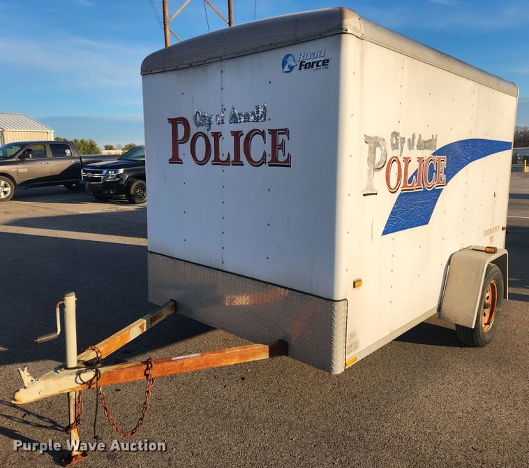 image for item KT9487 2002 Wells Cargo  enclosed cargo trailer