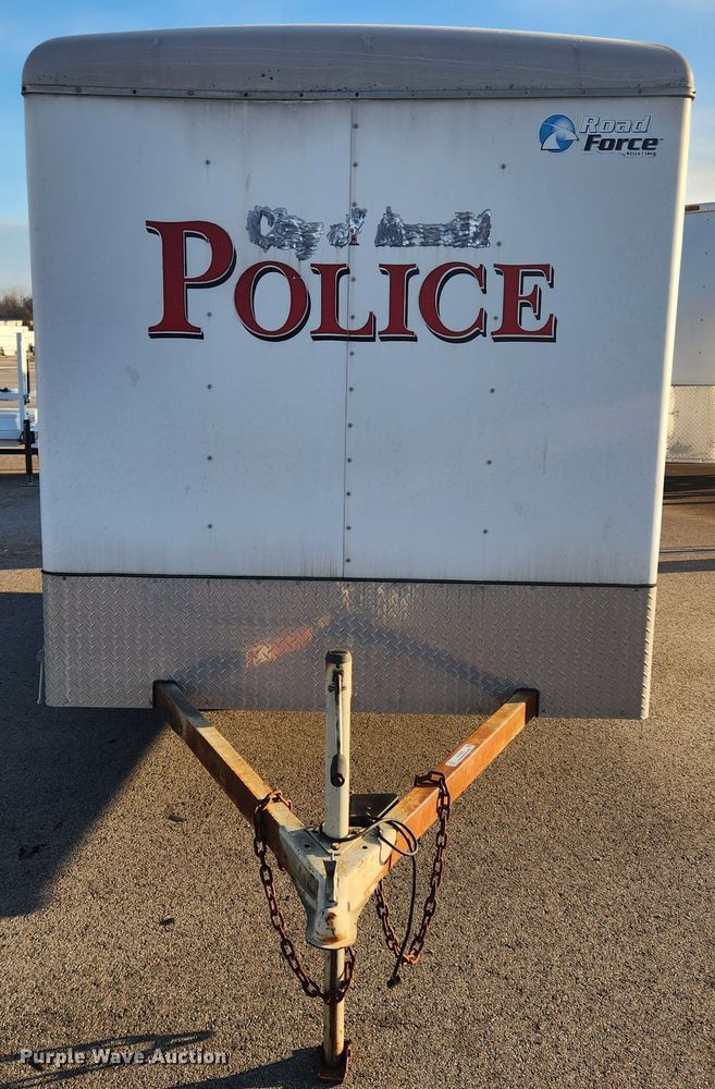 image for item KT9487 2002 Wells Cargo  enclosed cargo trailer