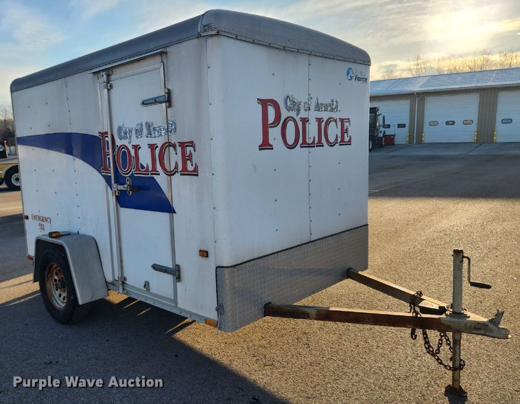 image for item KT9487 2002 Wells Cargo  enclosed cargo trailer