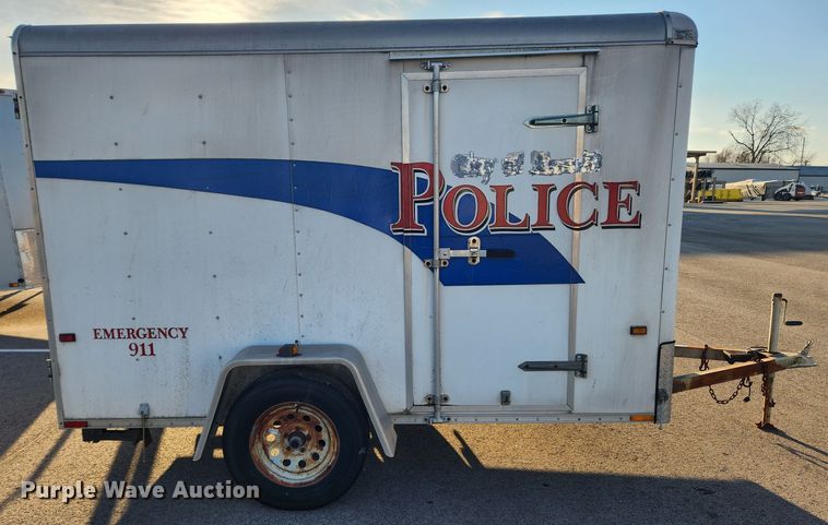 image for item KT9487 2002 Wells Cargo  enclosed cargo trailer