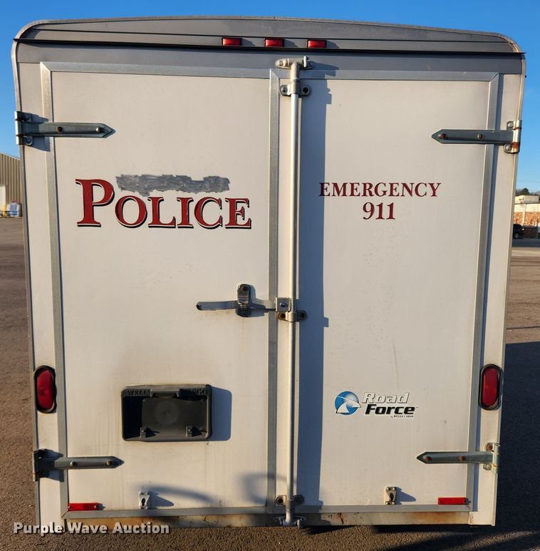 image for item KT9487 2002 Wells Cargo  enclosed cargo trailer