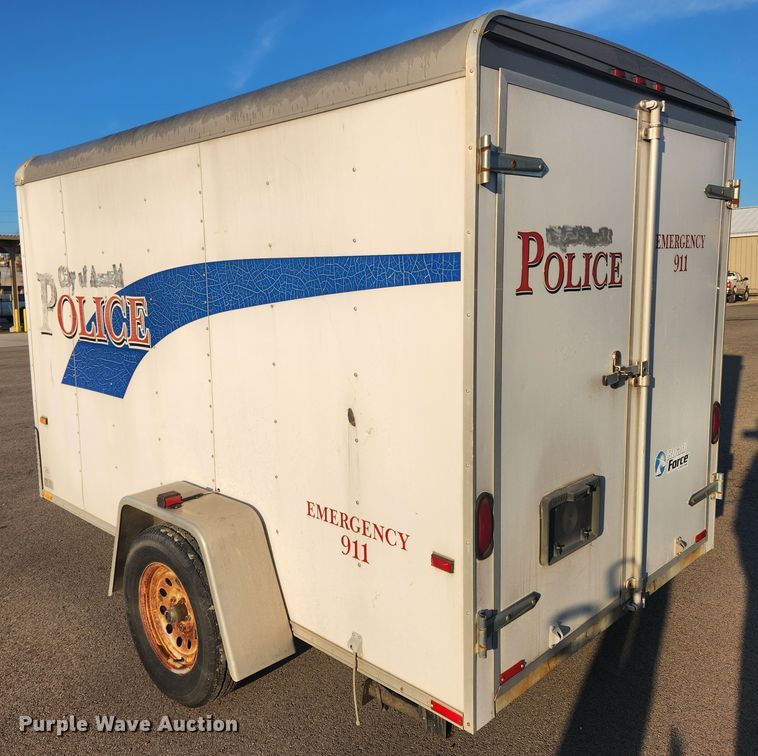 image for item KT9487 2002 Wells Cargo  enclosed cargo trailer