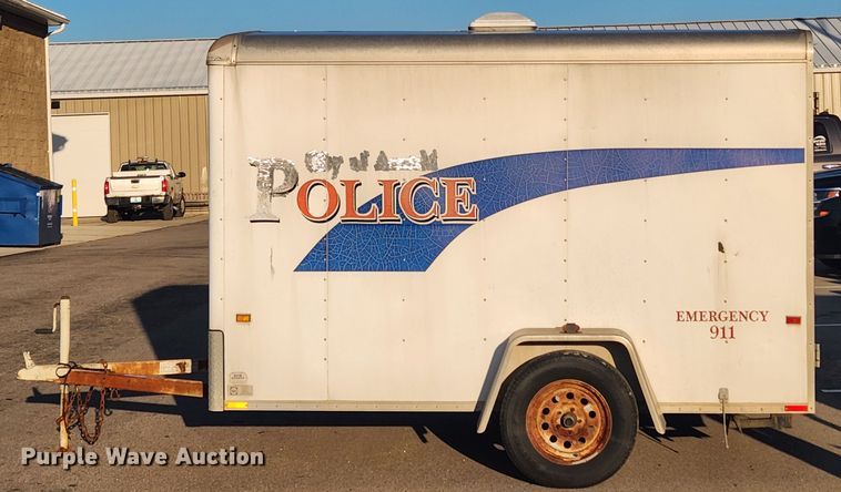 image for item KT9487 2002 Wells Cargo  enclosed cargo trailer