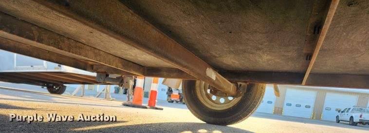 image for item KT9487 2002 Wells Cargo  enclosed cargo trailer