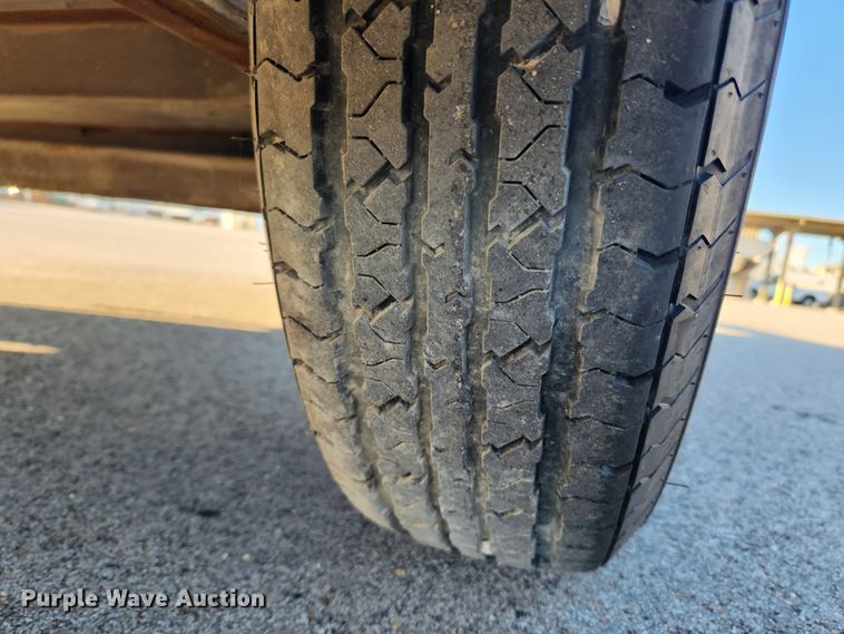 image for item KT9487 2002 Wells Cargo  enclosed cargo trailer