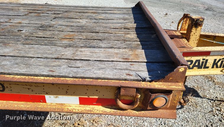 image for item LR9058 1998 Trail King TK20  equipment trailer