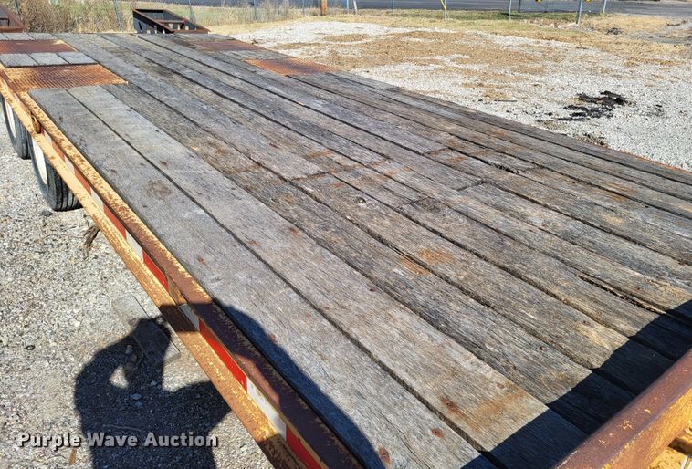 image for item LR9058 1998 Trail King TK20  equipment trailer