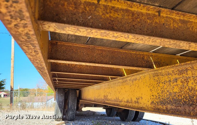 image for item LR9058 1998 Trail King TK20  equipment trailer