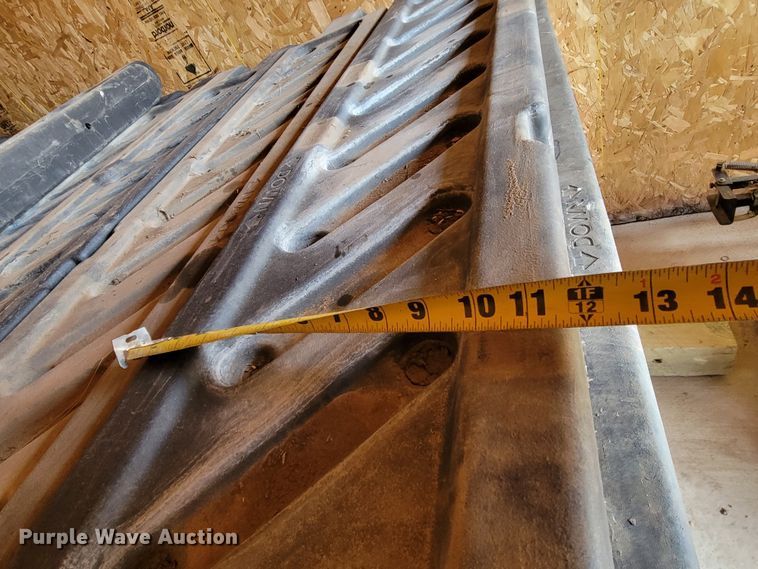 image for item ME9627 Little tikes  approximately 41 pieces of playground border