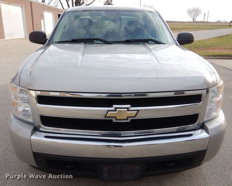 image for item MJ9907 2008 Chevrolet Silverado 1500 LT  Ext. Cab pickup truck
