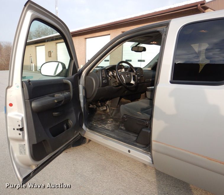 image for item MJ9907 2008 Chevrolet Silverado 1500 LT  Ext. Cab pickup truck